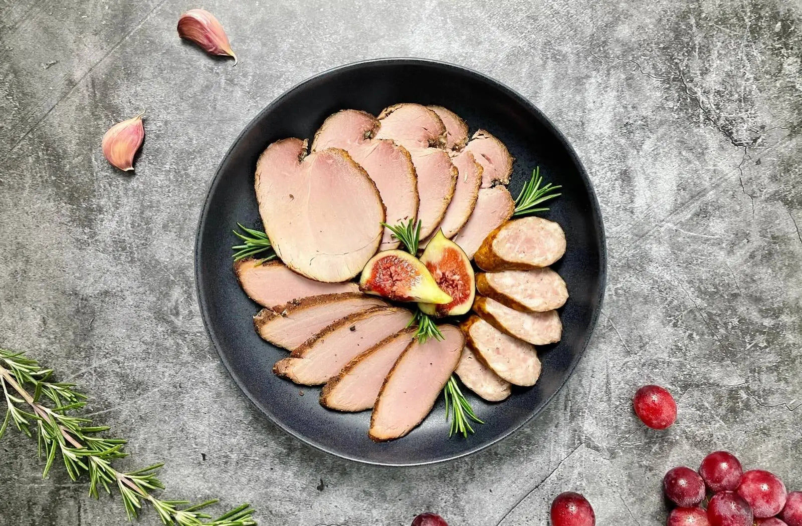 Geräuchertes Schweinefilet und Wurst im Elektro-Räucherofen-Thermowind